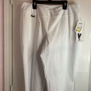 NWT White pull on skinny slacks. Size 14
